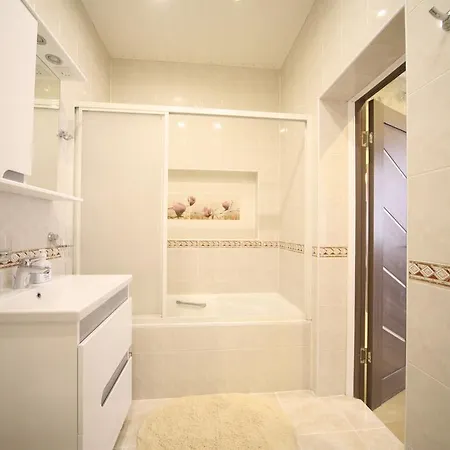 Three Bedroom Old Town *