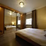 Three Bedroom - Next To St Peters Church Apartment